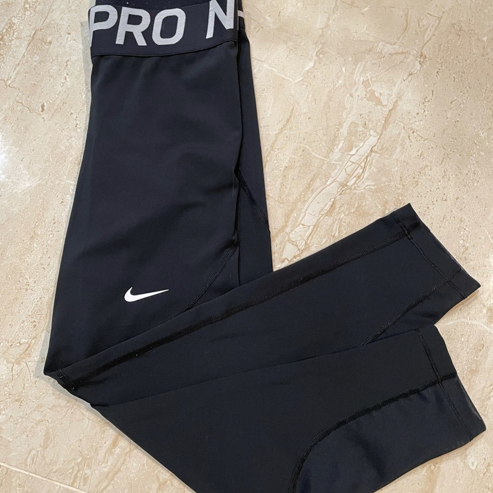 Nike Pro Women’s cropped leggings | size S